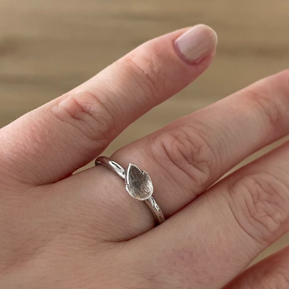 Sterling silver ring, size 5.5, leaf